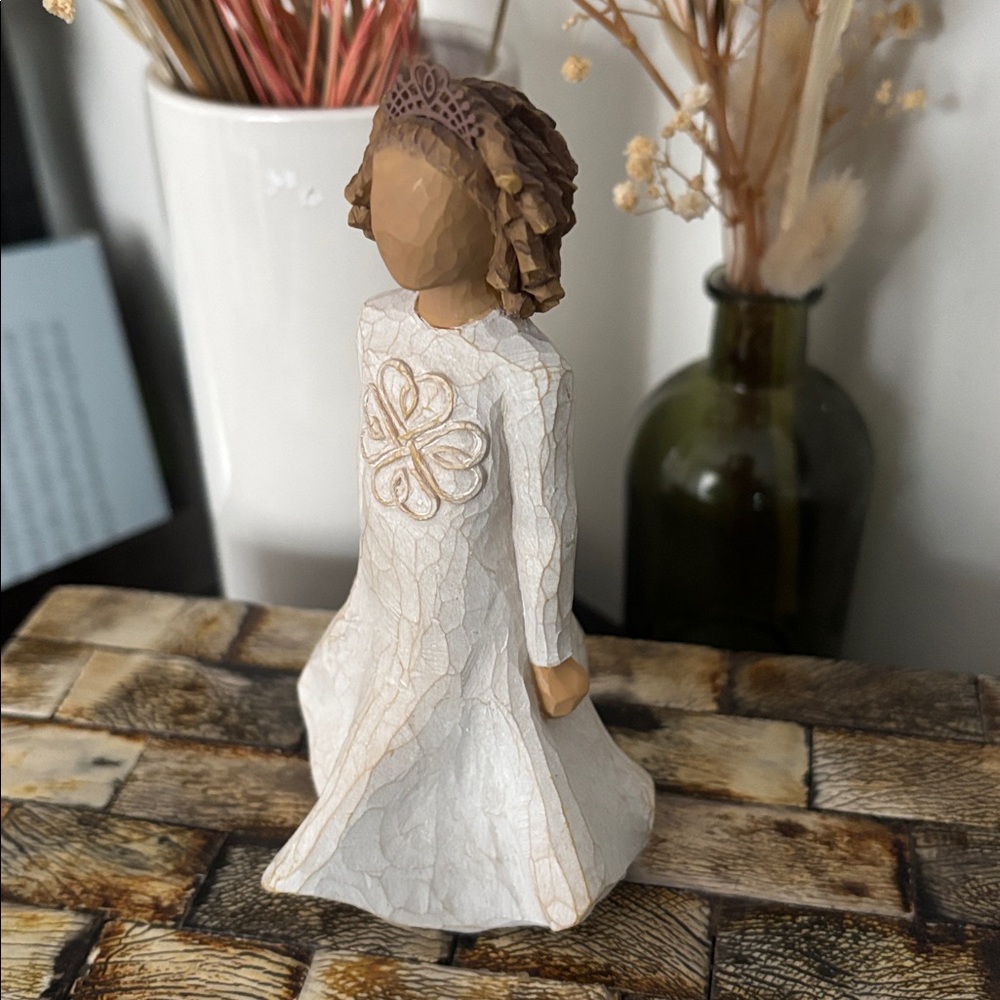 WILLOW TREE Irish Charm Figurine Susan Lordi 2010 Luck Laughter Strength Uplift - Picture 6 of 15